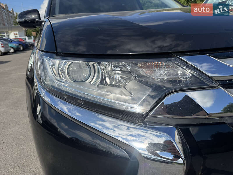 Внедорожник / Кроссовер Mitsubishi Outlander 2016 в Сумах