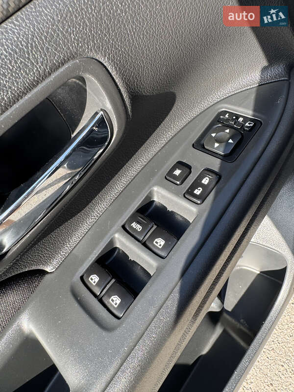 Внедорожник / Кроссовер Mitsubishi Outlander 2016 в Сумах