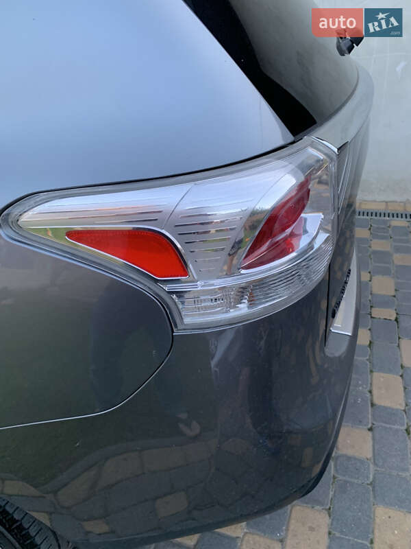 Внедорожник / Кроссовер Mitsubishi Outlander 2013 в Львове