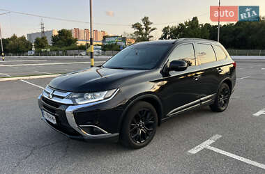 Внедорожник / Кроссовер Mitsubishi Outlander 2018 в Киеве