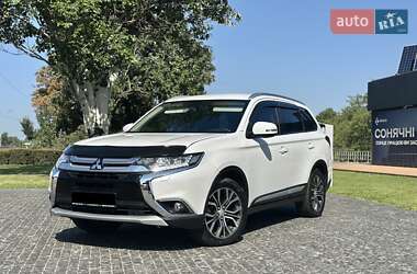 Позашляховик / Кросовер Mitsubishi Outlander 2016 в Дніпрі
