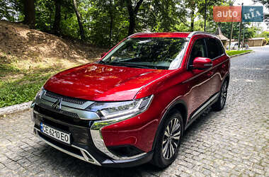 Внедорожник / Кроссовер Mitsubishi Outlander 2023 в Черновцах