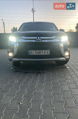 Позашляховик / Кросовер Mitsubishi Outlander 2017 в Коцюбинському