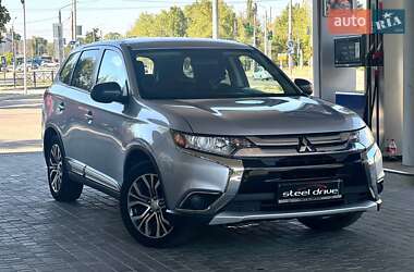 Внедорожник / Кроссовер Mitsubishi Outlander 2017 в Николаеве