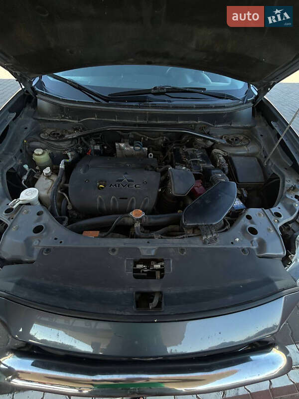 Внедорожник / Кроссовер Mitsubishi Outlander 2010 в Измаиле