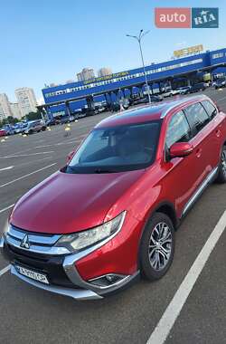 Позашляховик / Кросовер Mitsubishi Outlander 2016 в Києві