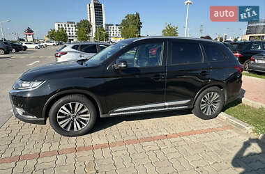 Внедорожник / Кроссовер Mitsubishi Outlander 2019 в 