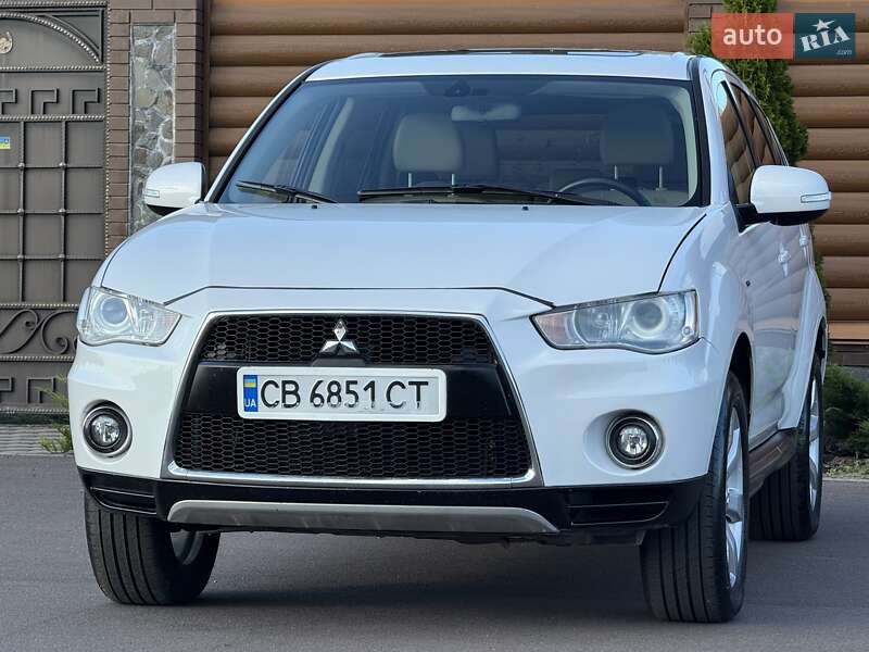 Внедорожник / Кроссовер Mitsubishi Outlander 2011 в 
