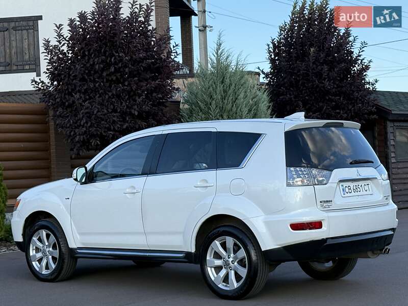 Внедорожник / Кроссовер Mitsubishi Outlander 2011 в Киеве