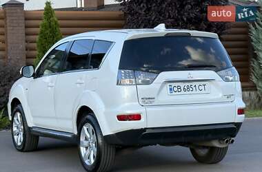 Внедорожник / Кроссовер Mitsubishi Outlander 2011 в 
