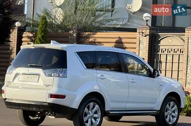 Внедорожник / Кроссовер Mitsubishi Outlander 2011 в 