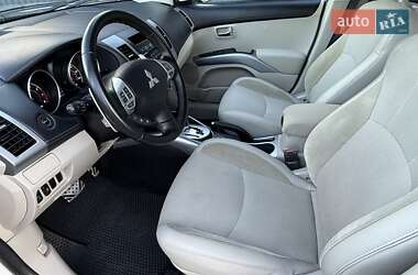 Внедорожник / Кроссовер Mitsubishi Outlander 2011 в 