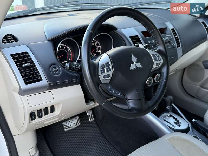 Внедорожник / Кроссовер Mitsubishi Outlander 2011 в Киеве