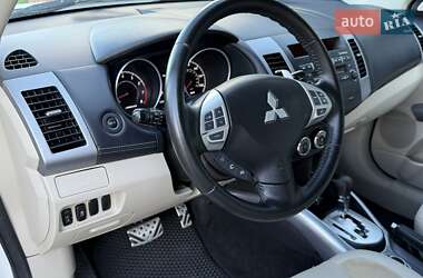 Внедорожник / Кроссовер Mitsubishi Outlander 2011 в 