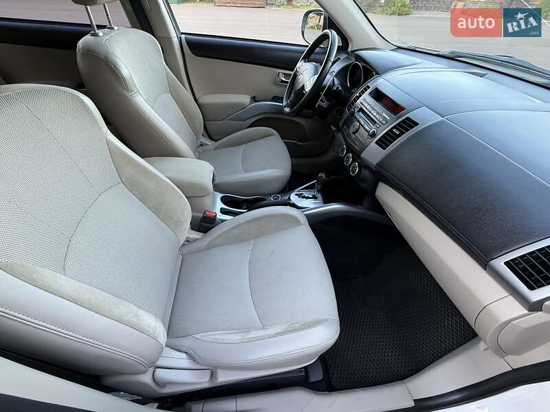 Внедорожник / Кроссовер Mitsubishi Outlander 2011 в Киеве