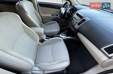 Внедорожник / Кроссовер Mitsubishi Outlander 2011 в 