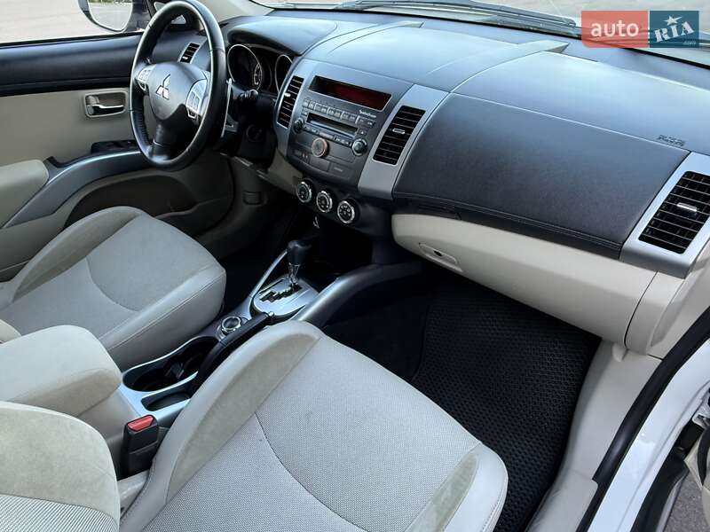 Внедорожник / Кроссовер Mitsubishi Outlander 2011 в Киеве