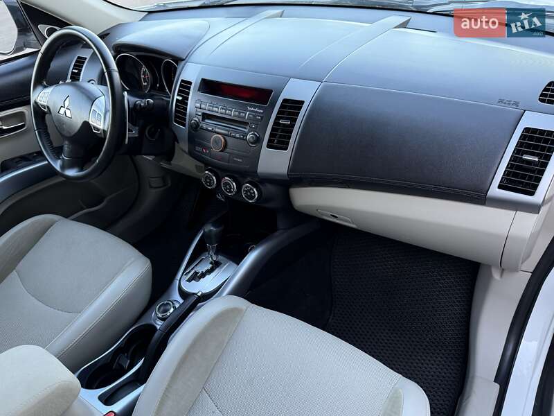 Внедорожник / Кроссовер Mitsubishi Outlander 2011 в Киеве