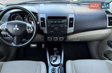 Внедорожник / Кроссовер Mitsubishi Outlander 2011 в 