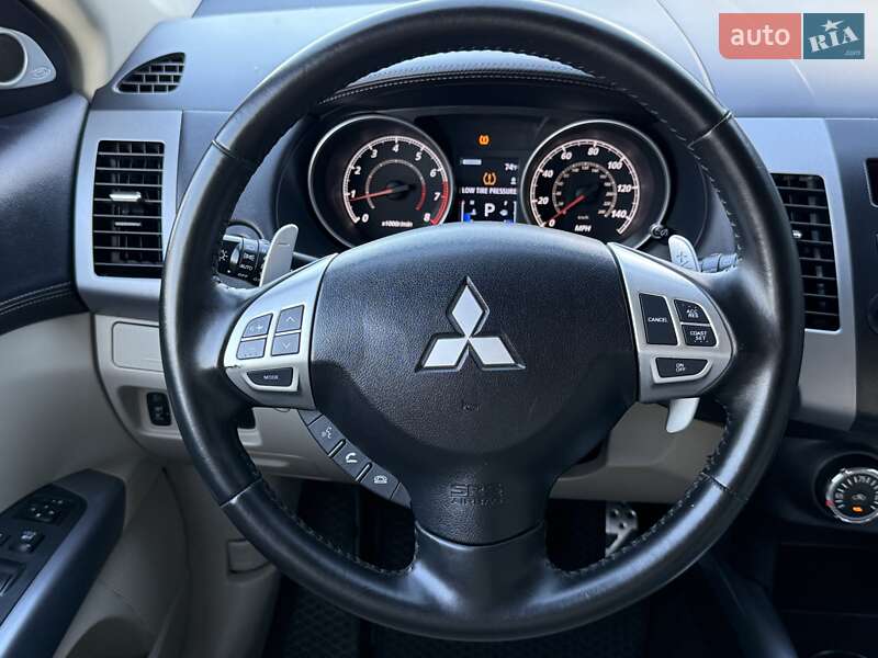 Внедорожник / Кроссовер Mitsubishi Outlander 2011 в Киеве