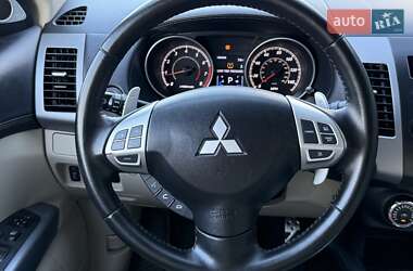 Внедорожник / Кроссовер Mitsubishi Outlander 2011 в 