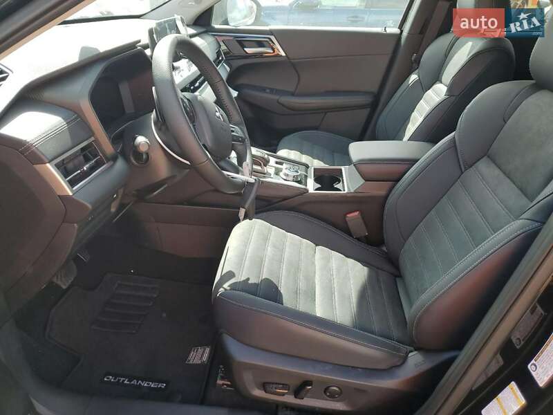 Внедорожник / Кроссовер Mitsubishi Outlander 2024 в Одессе