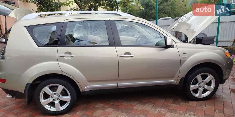 Внедорожник / Кроссовер Mitsubishi Outlander 2008 в Сваляве