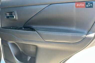 Внедорожник / Кроссовер Mitsubishi Outlander 2019 в 