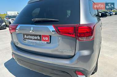 Внедорожник / Кроссовер Mitsubishi Outlander 2019 в 