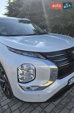 Внедорожник / Кроссовер Mitsubishi Outlander 2023 в 