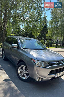 Внедорожник / Кроссовер Mitsubishi Outlander 2013 в 