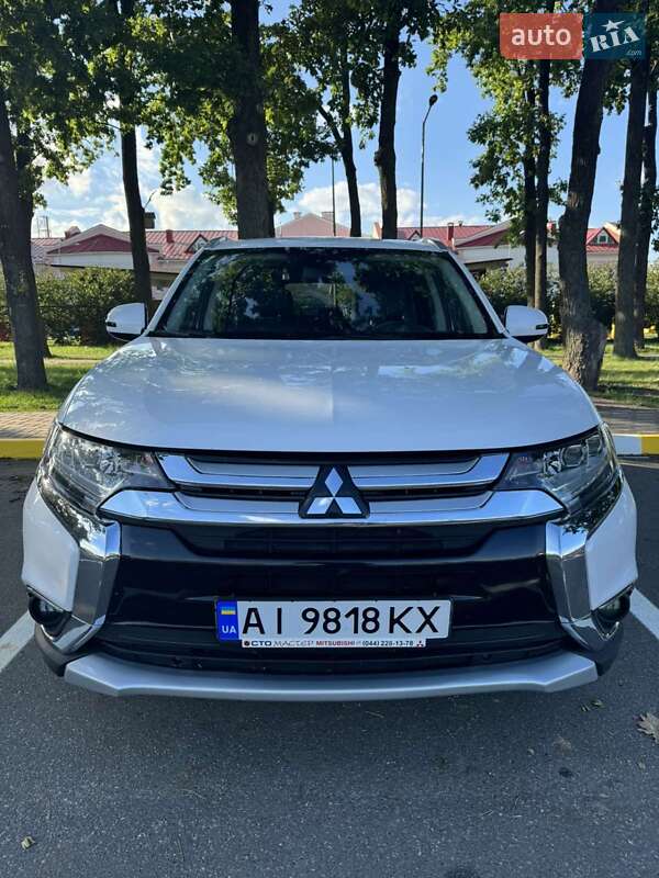 Внедорожник / Кроссовер Mitsubishi Outlander 2017 в Киеве