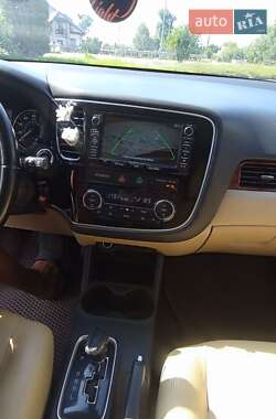 Внедорожник / Кроссовер Mitsubishi Outlander 2013 в Дубно