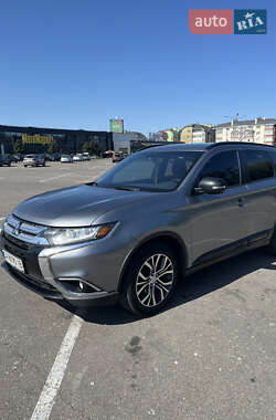 Позашляховик / Кросовер Mitsubishi Outlander 2017 в Києві