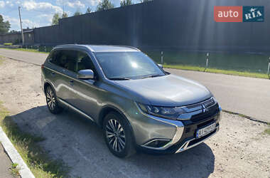 Внедорожник / Кроссовер Mitsubishi Outlander 2019 в Киеве