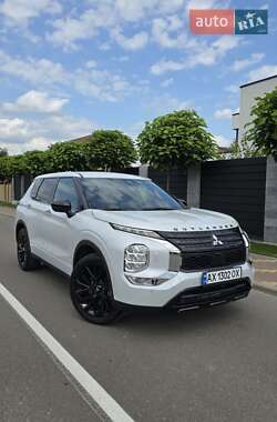 Внедорожник / Кроссовер Mitsubishi Outlander 2022 в Киеве