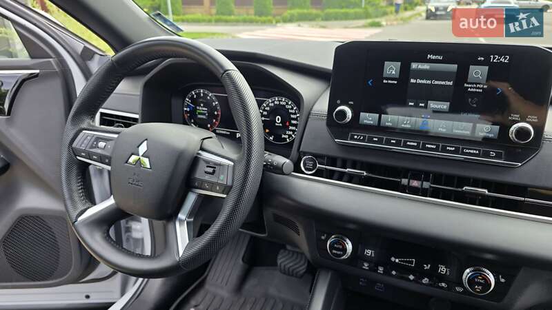 Внедорожник / Кроссовер Mitsubishi Outlander 2022 в Киеве