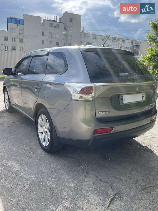 Позашляховик / Кросовер Mitsubishi Outlander 2014 в Вінниці