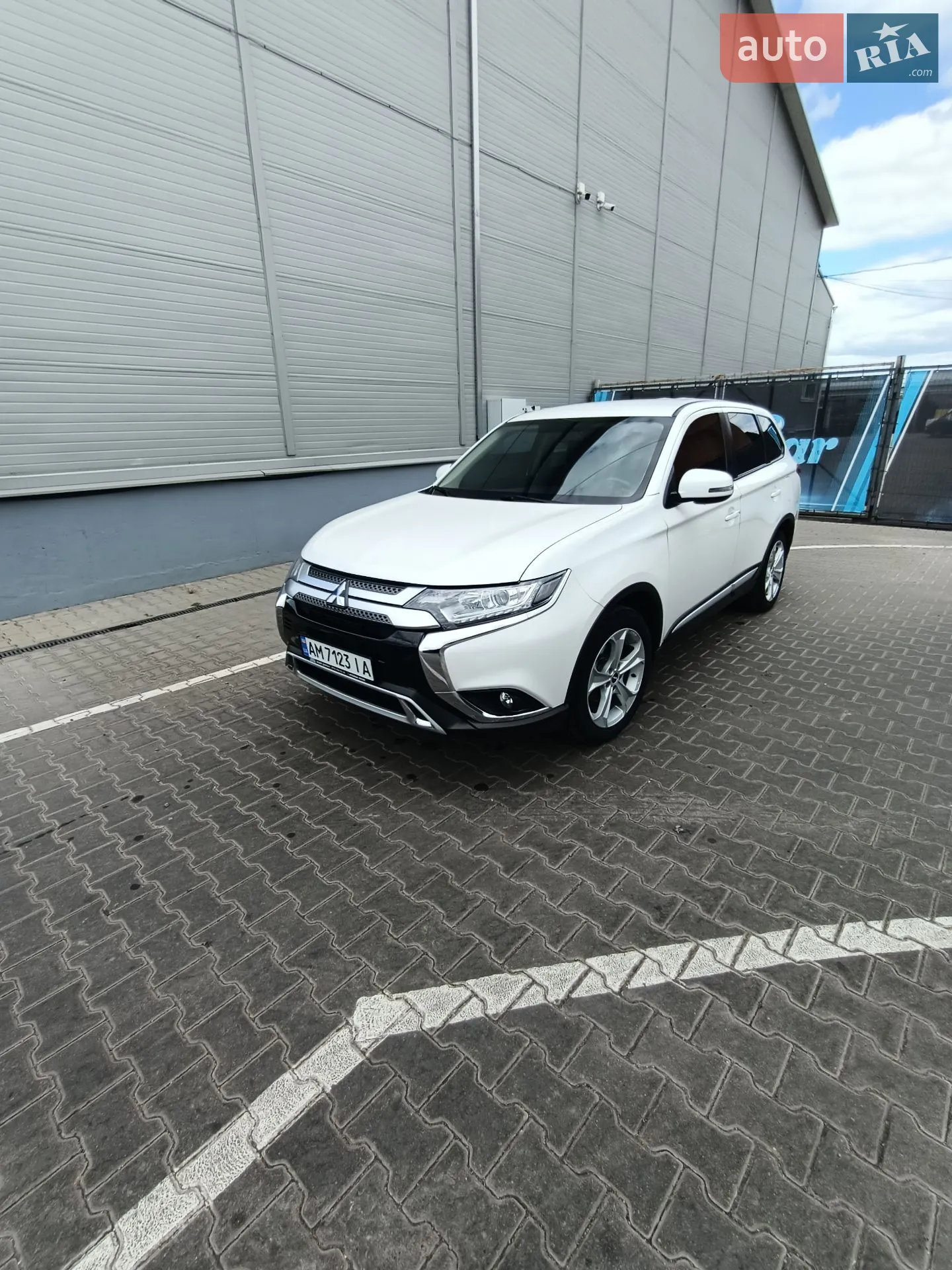 2021 Mitsubishi Outlander - мініатюра 3