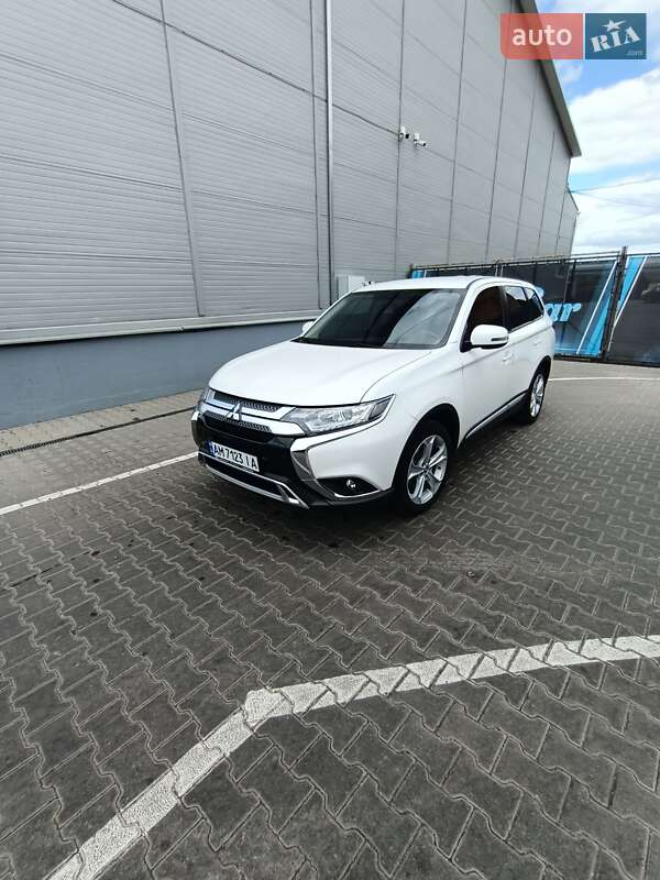 Позашляховик / Кросовер Mitsubishi Outlander 2021 в Житомирі