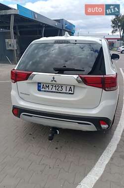 Позашляховик / Кросовер Mitsubishi Outlander 2021 в Житомирі