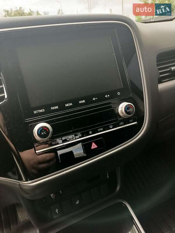 Позашляховик / Кросовер Mitsubishi Outlander 2021 в Житомирі