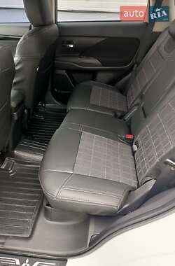 Позашляховик / Кросовер Mitsubishi Outlander 2021 в Житомирі