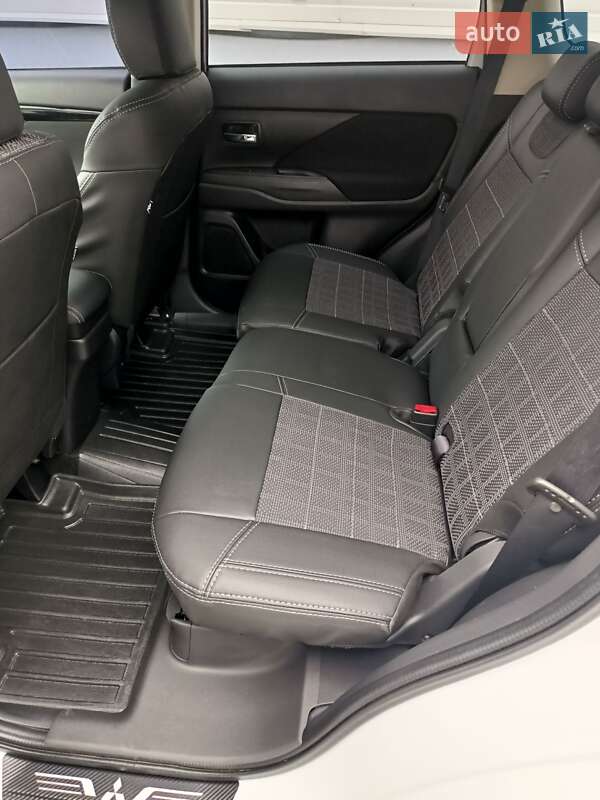 Позашляховик / Кросовер Mitsubishi Outlander 2021 в Житомирі