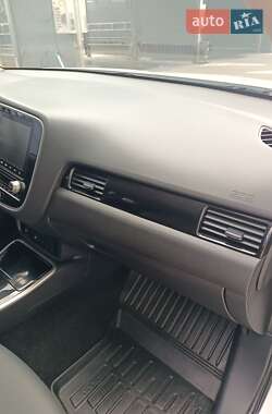 Позашляховик / Кросовер Mitsubishi Outlander 2021 в Житомирі