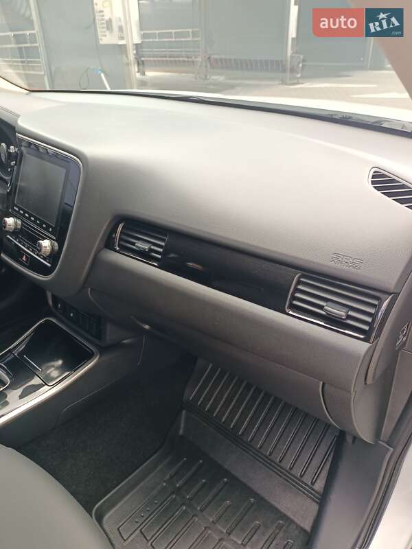 Позашляховик / Кросовер Mitsubishi Outlander 2021 в Житомирі