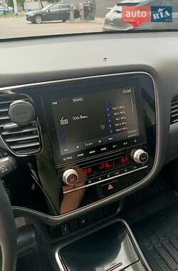 Позашляховик / Кросовер Mitsubishi Outlander 2021 в Житомирі