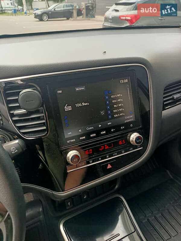 Позашляховик / Кросовер Mitsubishi Outlander 2021 в Житомирі