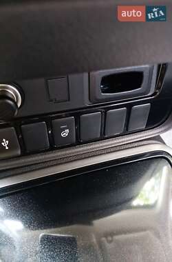 Позашляховик / Кросовер Mitsubishi Outlander 2021 в Житомирі