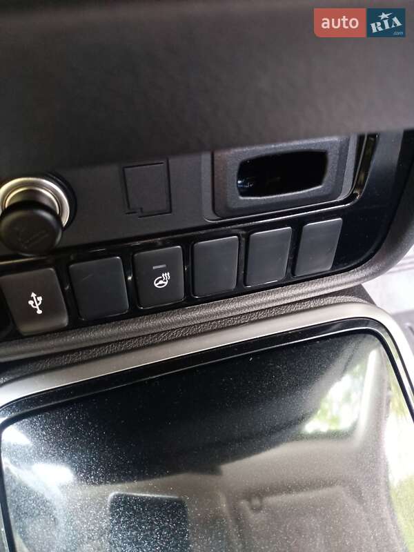 Позашляховик / Кросовер Mitsubishi Outlander 2021 в Житомирі